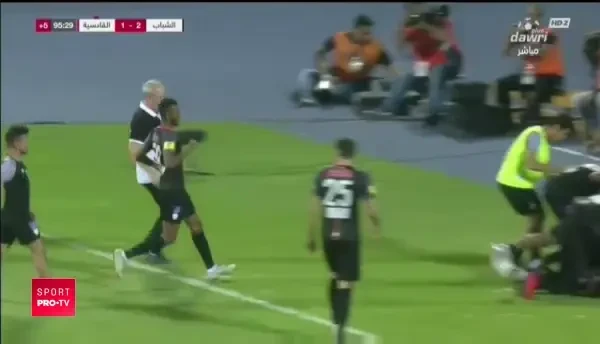 UNIC in lume! IMAGINI IREALE! Sumudica s-a dus peste arbitrul care se uita la proba video, apoi a fost la un pas de LESIN!!!