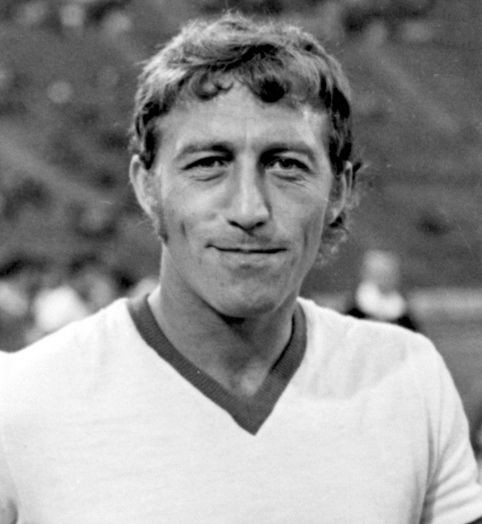 11 ani fara Dobrin: Sandoi si fotbalistii de la FC Arges i-au dus flori la mormant | VIDEO