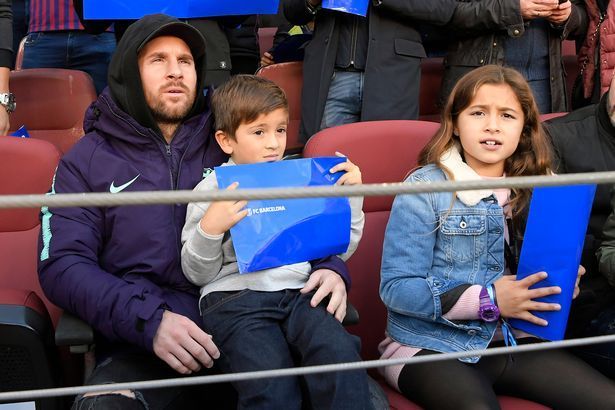 BARCA - REAL MADRID | Cu sapca, geaca si gluga in cap! :) Cum a venit Messi imbracat pe Camp nou pentru El Clasico_4
