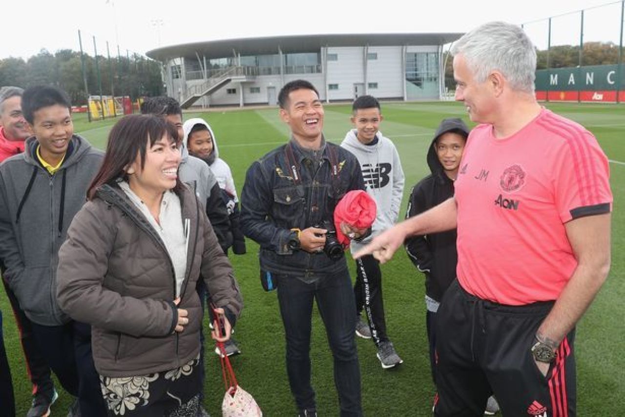 Clipe de SENZATIE pentru cei 12 pusti thailandezi scapati miraculos din pestera! Ce a facut azi Manchester United pentru ei_2