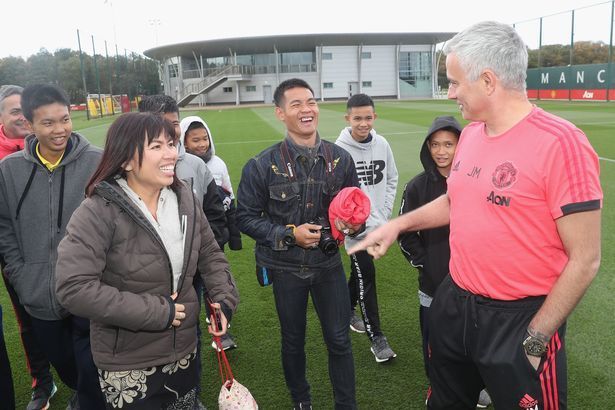 Clipe de SENZATIE pentru cei 12 pusti thailandezi scapati miraculos din pestera! Ce a facut azi Manchester United pentru ei_2