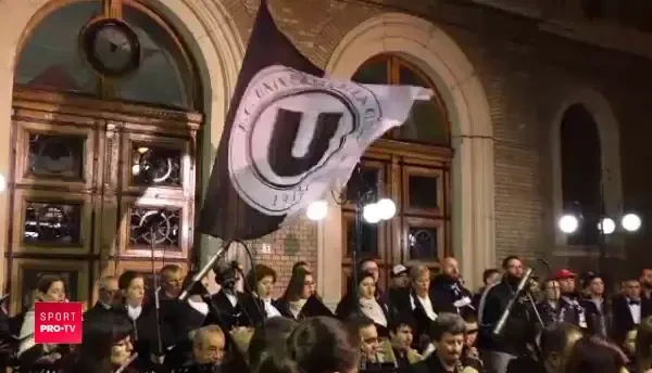 Au cantat in STRADA cu Filarmonica! VIDEO: ce au facut suporterii lui U Cluj