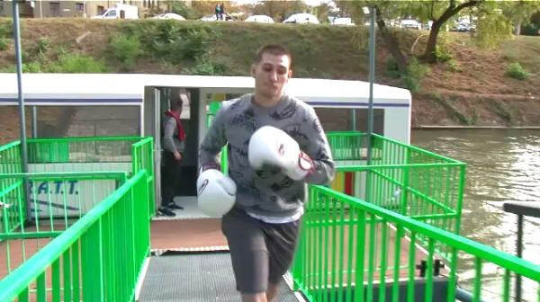 FAST AND FURIOUS - Scapa cine poate! El e primul roman care se antreneaza pe vapor! Sa fie pe val la gala de vineri seara :)