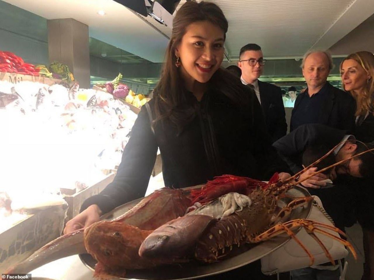 Fosta Miss Thailanda a murit alaturi de patronul lui Leicester in accidentul de elicopter. Ce poza postase cu putin timp inainte. FOTO_9