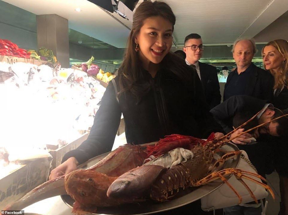 Fosta Miss Thailanda a murit alaturi de patronul lui Leicester in accidentul de elicopter. Ce poza postase cu putin timp inainte. FOTO_9