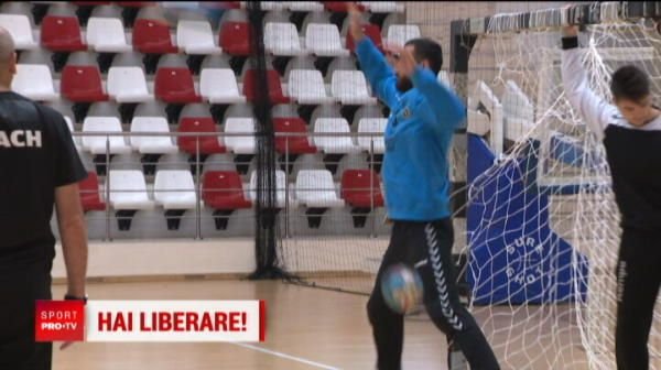 Iranianul din poarta lui Dinamo de la handbal are o poveste incredibila! Face minuni in Liga si a dat bani ca sa scape de armata