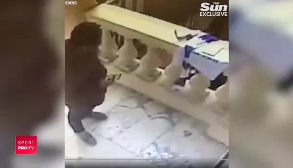VIDEO: Momentul oribil in care un hot fura din altarul patronului de la Leicester! Englezii sunt revoltati