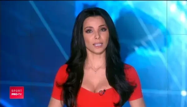 S-a impacat cu Angelina Jolie?! Brad Pitt a SOCAT pe toata lumea cu noua lui cucerire! Arata exact ca fosta sotie!_9