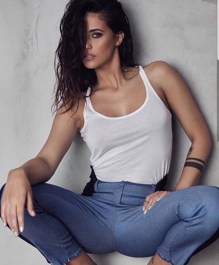 Cea mai sexy cantareata din Romania are tatuaj ca al lui Dybala :)_2