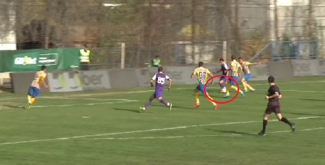 Comedia etapei in Romania: arbitrul a uitat de prelungiri, apoi a chemat fotbalistii de la vestiare sa mai joace 2 minute :)_3