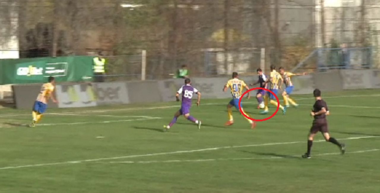 Comedia etapei in Romania: arbitrul a uitat de prelungiri, apoi a chemat fotbalistii de la vestiare sa mai joace 2 minute :)_3