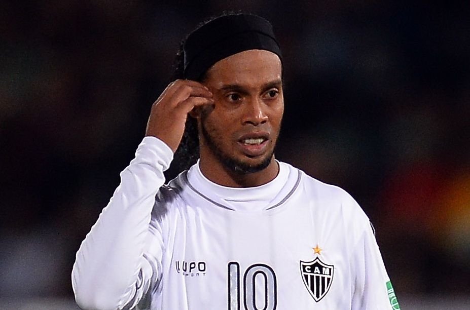 Incredibil: cati bani a ajuns sa aiba Ronaldinho in conturile bancare! E aproape falit!