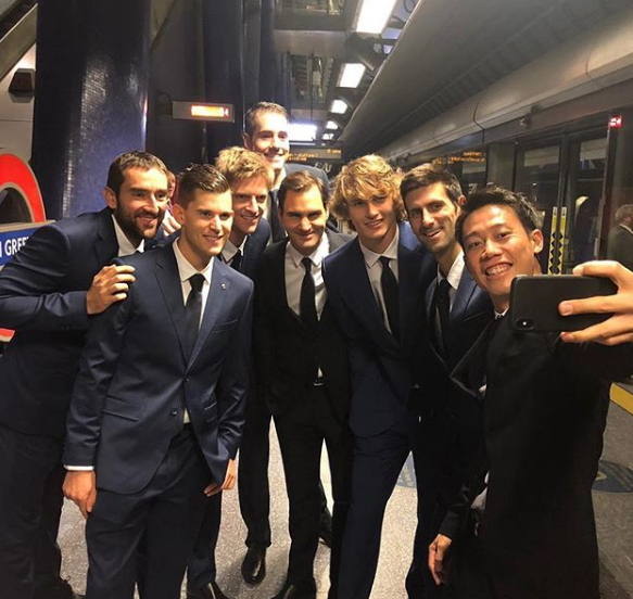 Supriza la metroul din Londra! Cei mai buni tenismeni ai lumii au facut senzatie, imbracati la costum | FOTO VIRALE_2