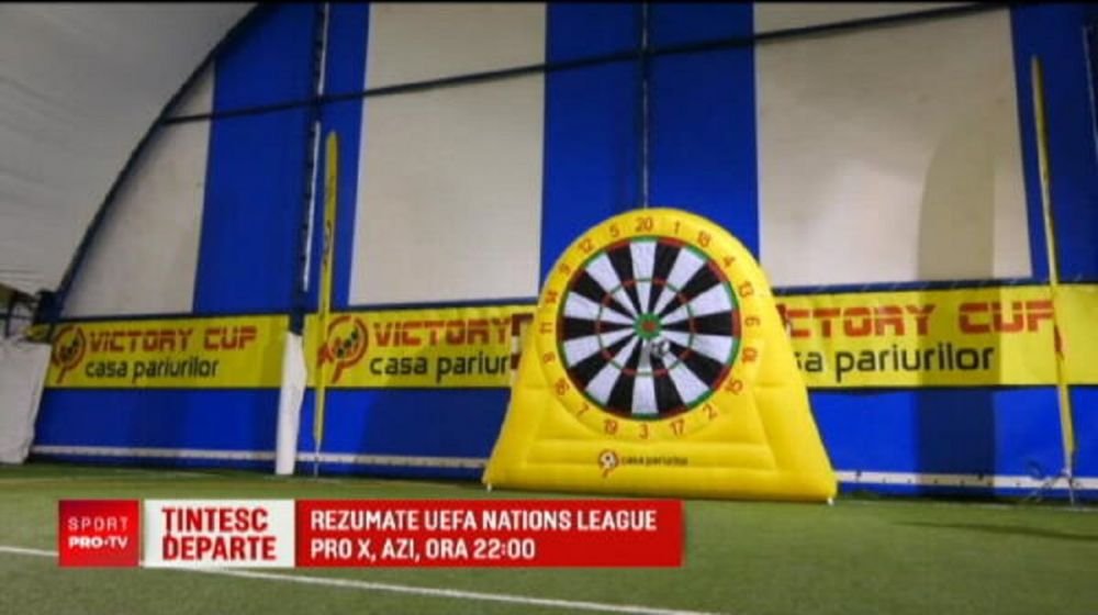 Petre Marin si Paraschiv au facut concurs la fotbal darts! Paraschiv a castigat cu ajutorul fiului sau, dar Marin vrea revansa