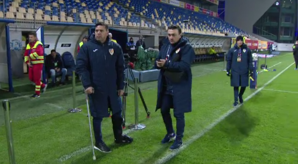 Nationala joaca doar pe muzica lui Contra! Faza care nu s-a vazut la TV: Baaai, du-te, ba, si spune-i sa opreasca muzica aia . Ce l-a enervat pe selectioner