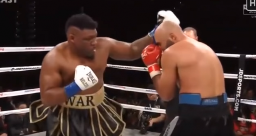 KO incasat de Dinu in meciul pentru titlul WBA, azi-noapte, in America! Romanul, pus la podea de doua ori de Big Baby Miller