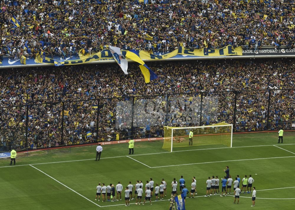 Asa ceva nu s-a mai vazut! Pasiunea argentienilor pentru fotbal a depasit orice imaginatie inaintea finalei Boca - River: 50.000 de oameni LA ANTRENAMENT
