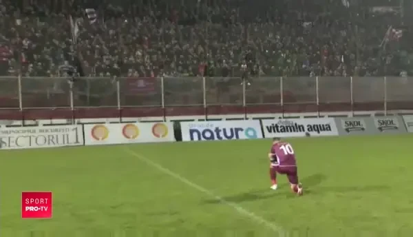 Pancu a ingenuncheat in fata fiecarei tribune