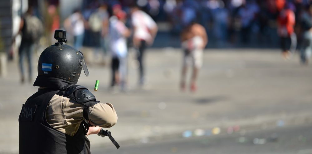 FOTO | Imaginile dezastrului! 56 de fani arestati dupa o noapte DE FOC in Argentina: politia a scos trupele speciale pe strazi_3