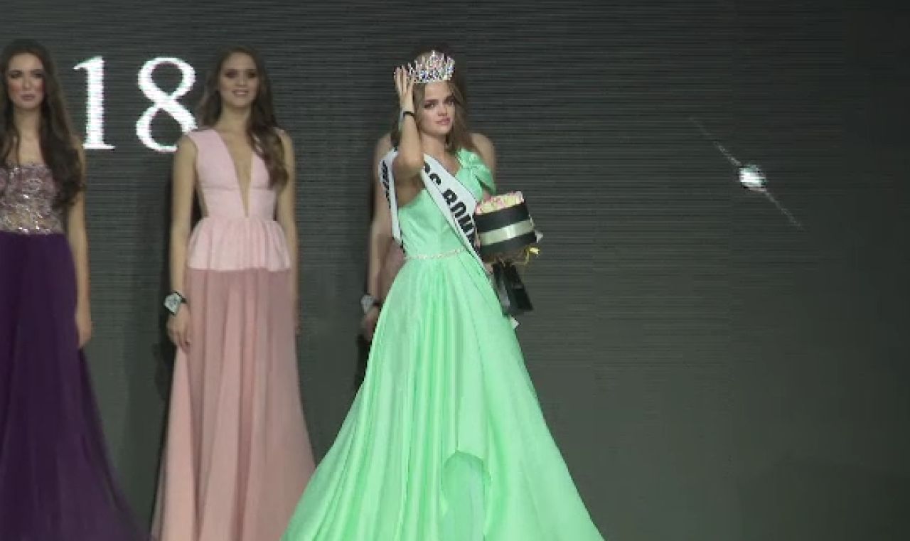 Cum arata fata care a castigat aseara titlul de Miss Romania 2018 // GALERIE FOTO_2