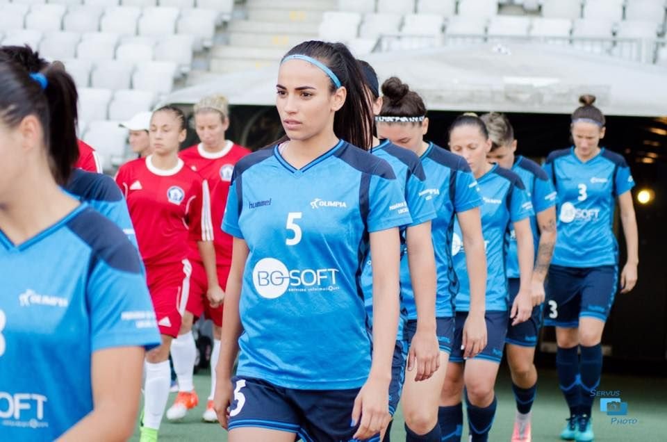 Cea mai buna jucatoare de fotbal din Romania arata senzational! Toata lumea ingheata cand o vede pe teren!_6