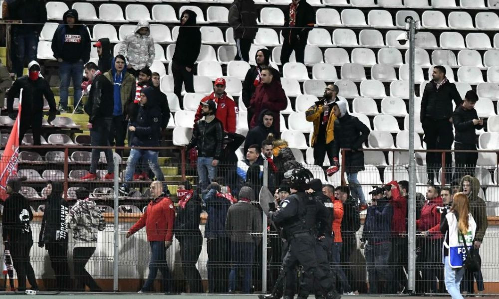 VIDEO: Suporterii dinamovisti si-au iesit din minti la finalul meciului cu CFR, pierdut cu 0-3! Jucatorii nu au fost iertati! Singurul om aplaudat