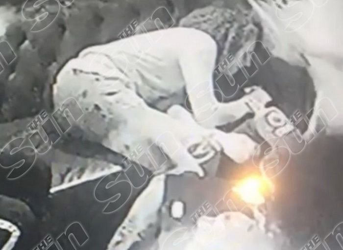 Imagini socante cu starurile lui Arsenal: lesinati pe canapea dupa ce au consumat drogul hippy crack // VIDEO