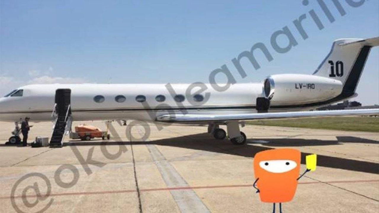 Cea mai mare NEBUNIE a lui Messi! Si-a cumparat AVION cu 13 milioane de euro si l-a personalizat! Ce a scris pe trepte_1