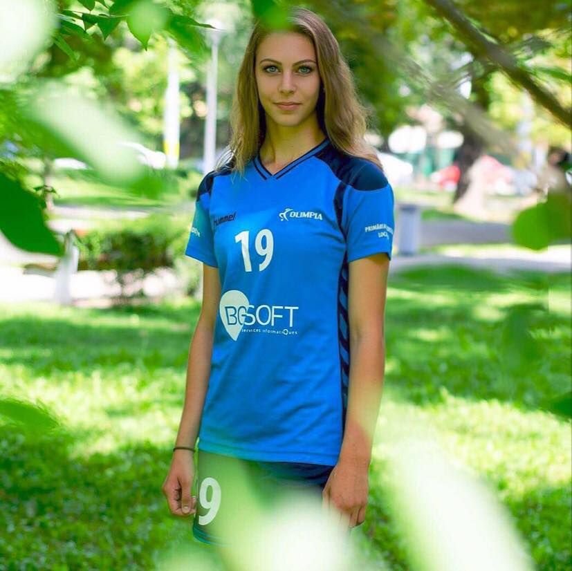 Cea mai frumoasa fotbalista din Romania joaca in Statele Unite si i-a cucerit pe americani cu golurile ei