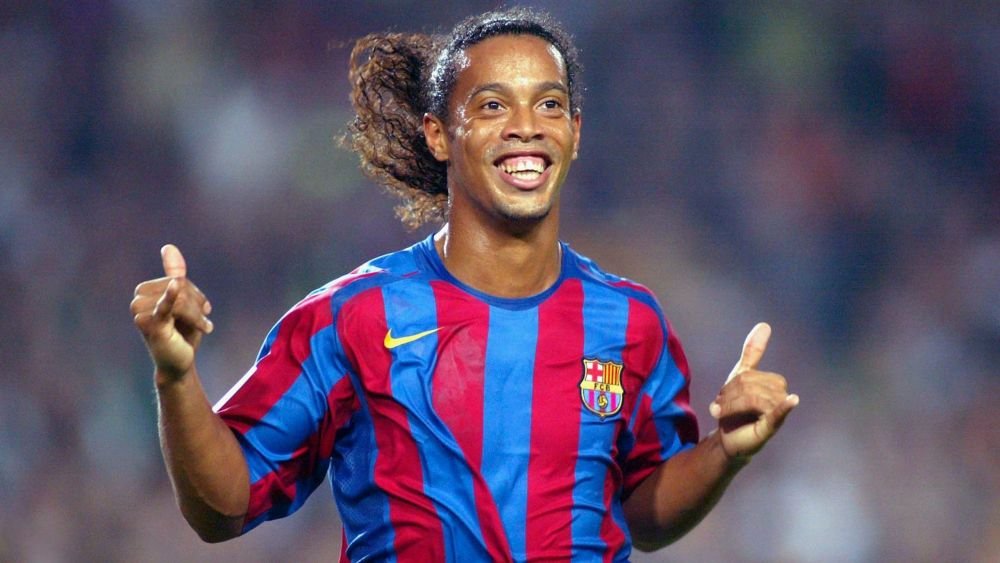 Cum arata omul pe care Ronaldinho il foloseste ca dublura sa. Iti dai seama care e? Asemanarea e izbitoare