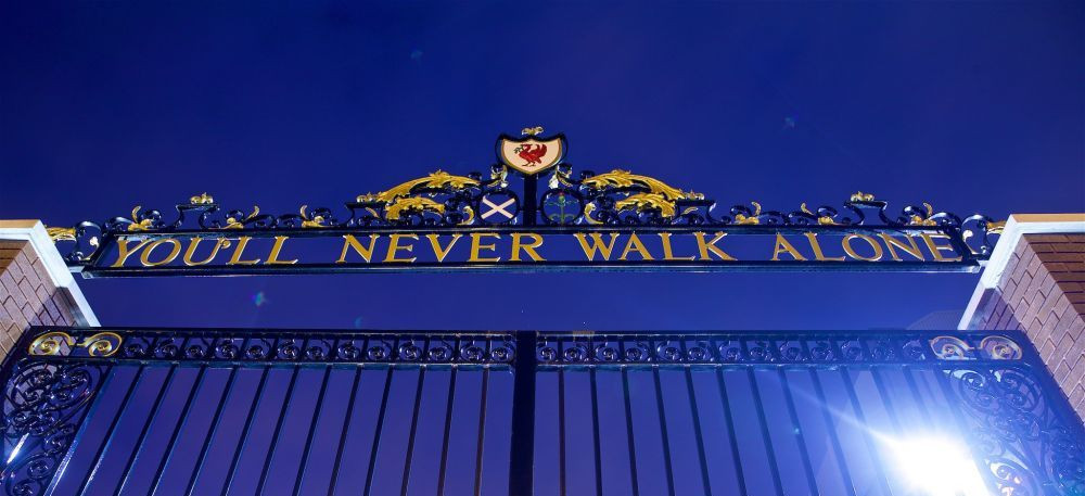 Prima oara in istoria Champions League cand imnul NU se aude dupa ce TOT stadionul a inceput sa cante! Momente incredibile inainte de Liverpool - Napoli