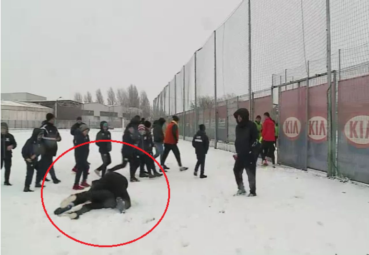Bizonu' a luat-o razna cand a vazut zapada: a pus la pamant un reporter in 2 secunde! :) Faza zilei la antrenament // FOTO_1