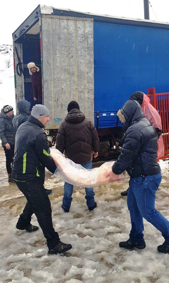 Gest superb al stelistilor inainte de Craciun! Cadouri si mancare pentru 400 de copii orfani! FOTO