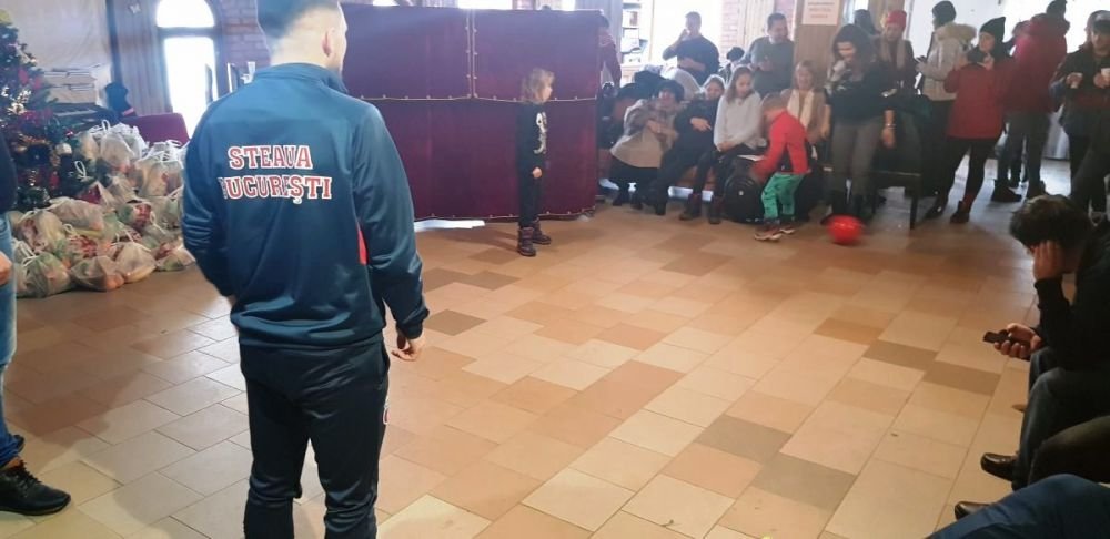 Gest superb al stelistilor inainte de Craciun! Cadouri si mancare pentru 400 de copii orfani! FOTO_3