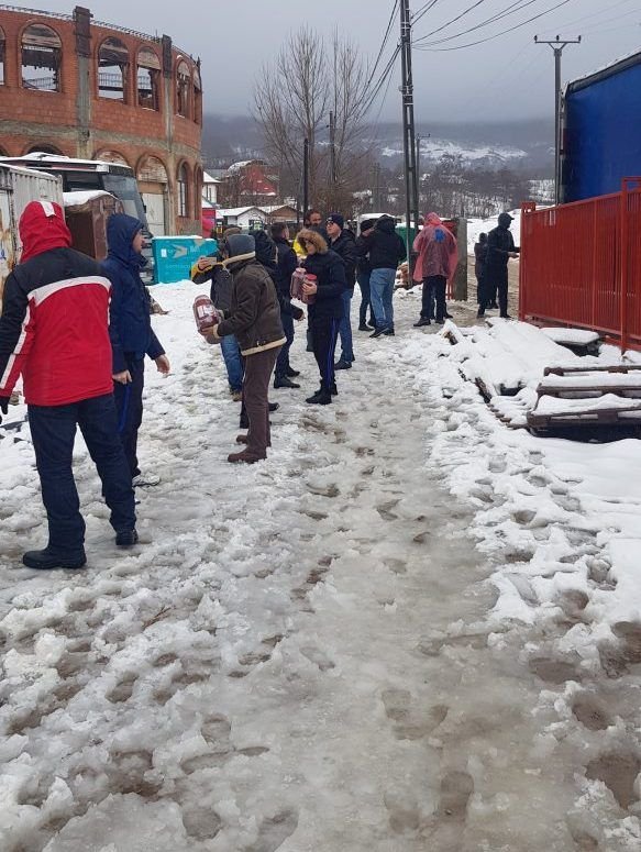 Gest superb al stelistilor inainte de Craciun! Cadouri si mancare pentru 400 de copii orfani! FOTO_6