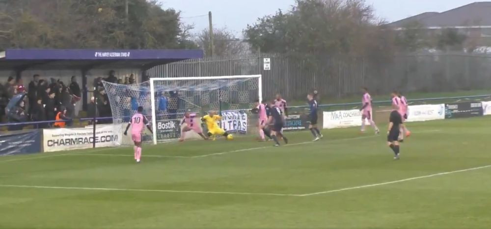 VIDEO | Doar in FIFA mai patesti asa ceva! Ratare incredibila in FA Cup! Mingea nu a vrut sa intre in poarta!