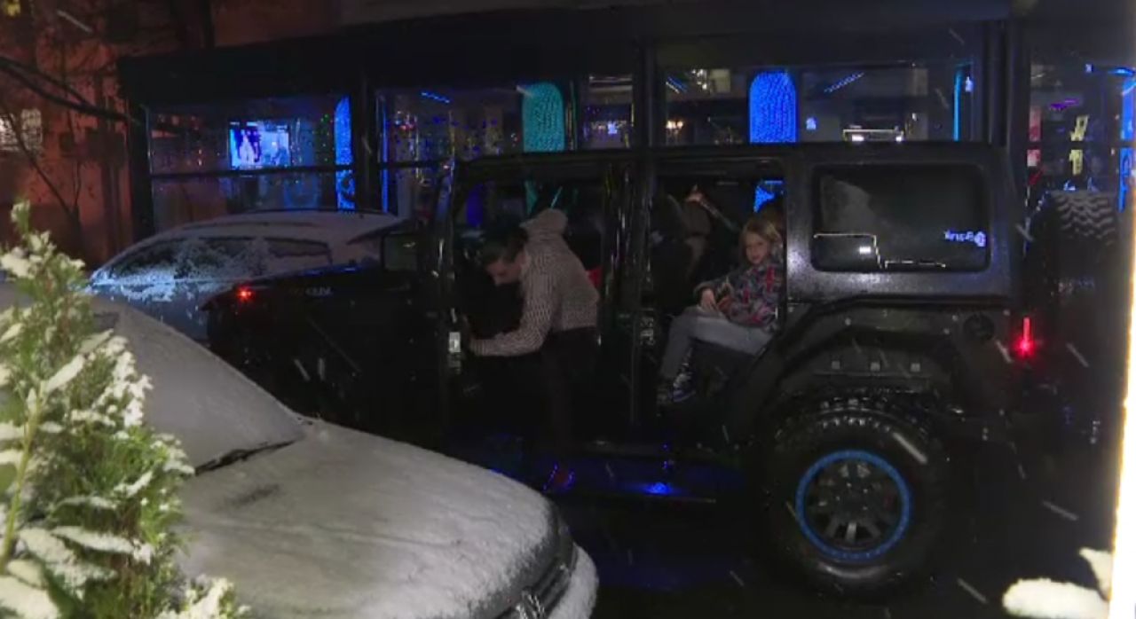 Reghecampf si-a luat TANC pentru drumurile din Romania! Ce ce masina a venit la petrecerea sotiei sale, Anamaria Prodan_1