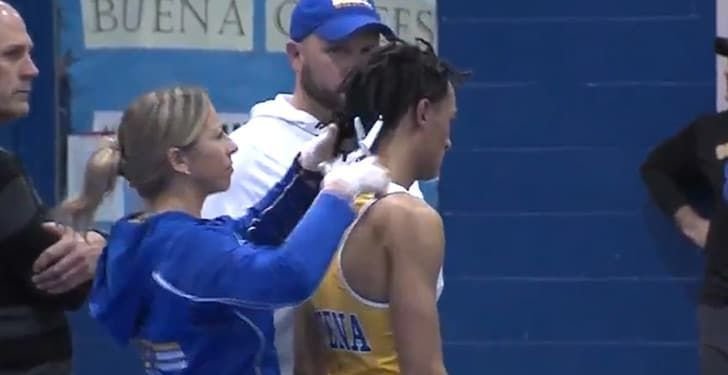 Te tunzi sau pierzi! Imagini HALUCINANTE! Un sportiv de culoare a fost obligat sa renunte la par inainte de meci