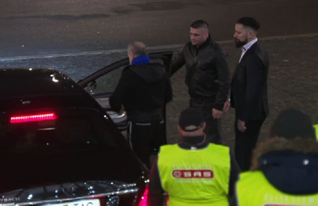 Gluma secolului! Ce numar de inmatriculare si-a pus Gigi Becali la Maybach :)_1