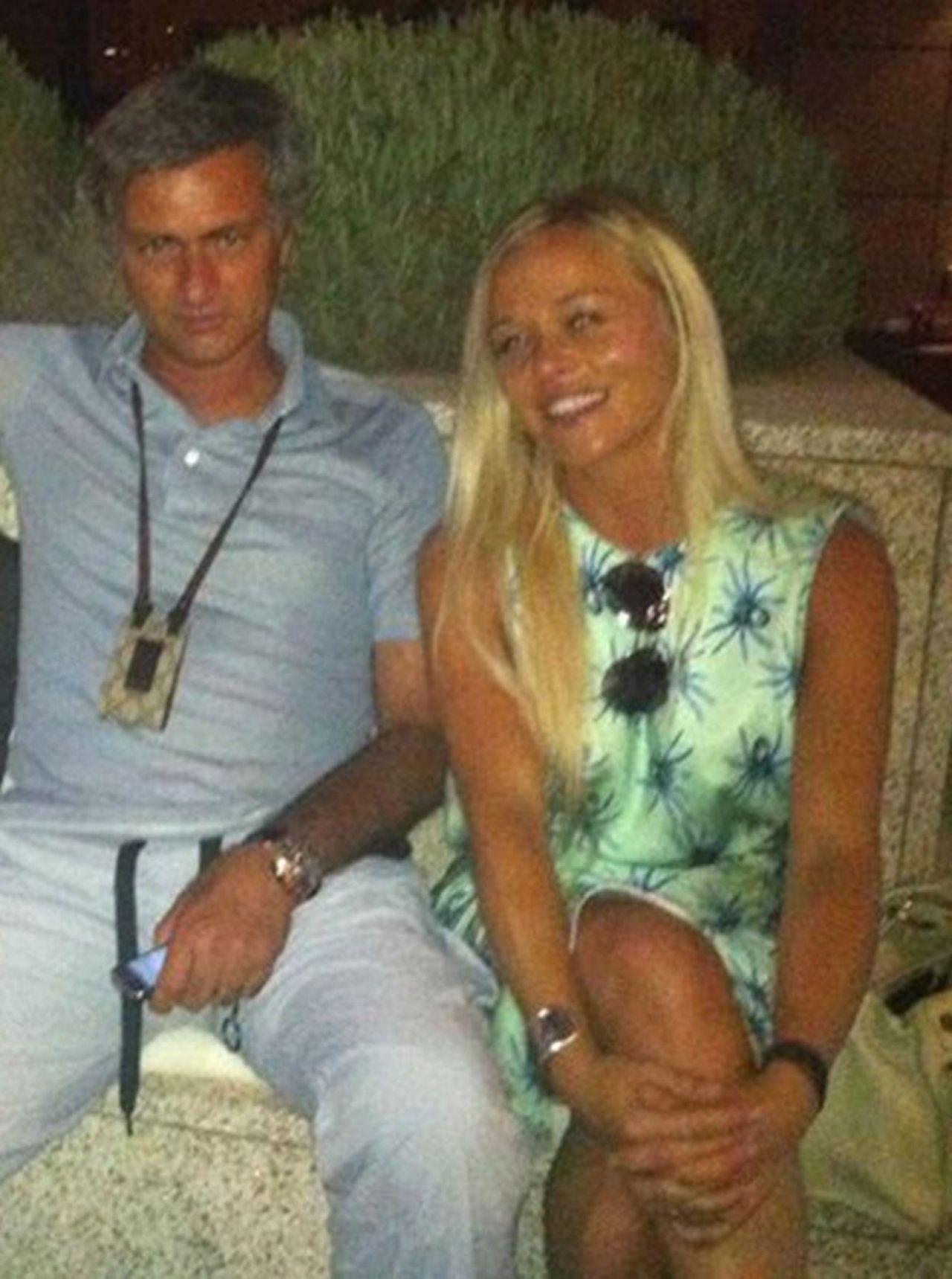 Afara de la United, afara si din casa? The Sun a dezvaluit ca Mourinho are o amanta cu 14 ani mai tanara. Cum arata femeia cu care e cuplat din 2010_7