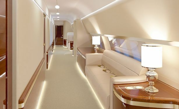 Avionul de 430 milioane al lui Putin are WC placat cu AUR, dormitor, sala de fitness si de conferinte. FOTO