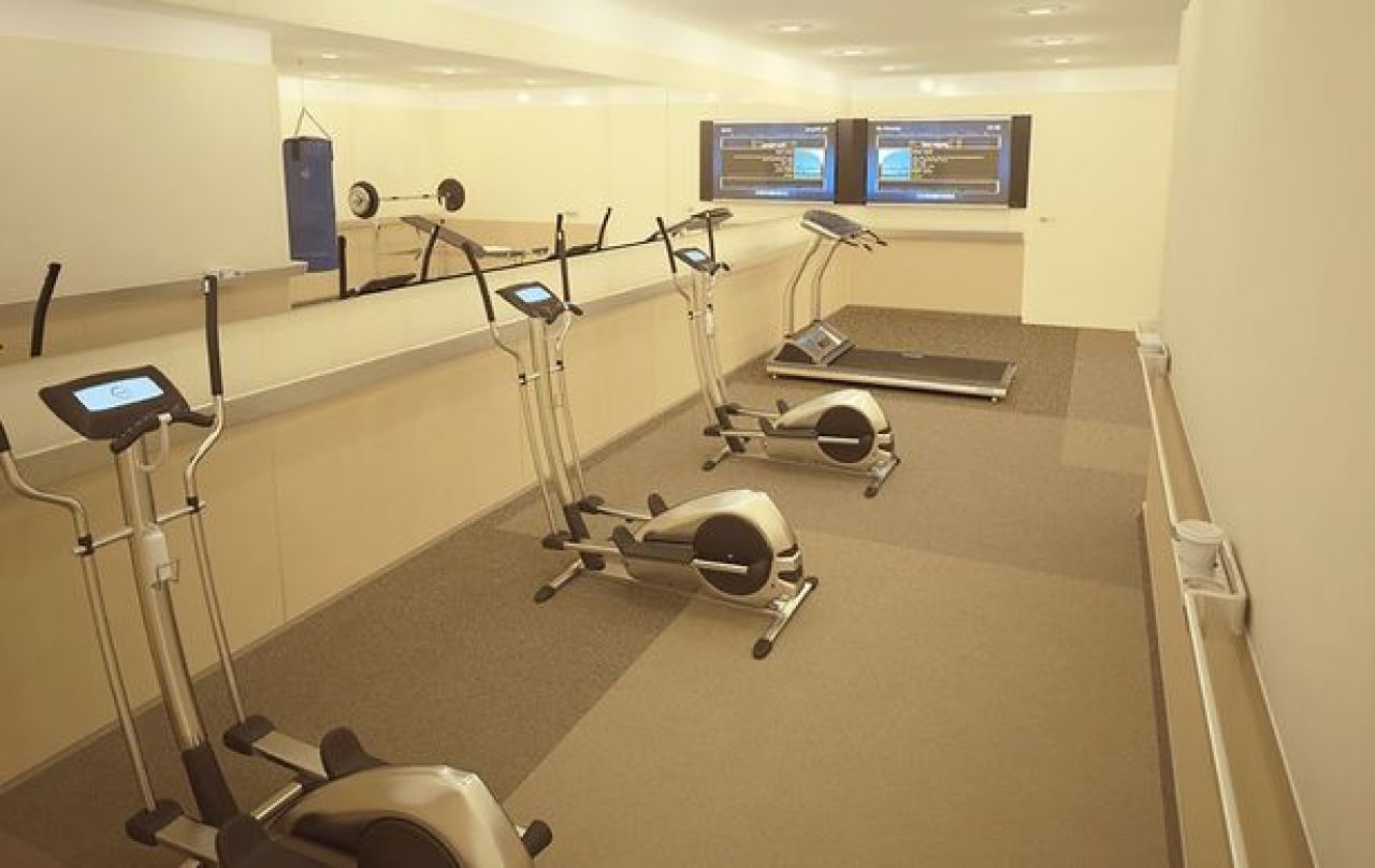 Avionul de 430 milioane al lui Putin are WC placat cu AUR, dormitor, sala de fitness si de conferinte. FOTO_6