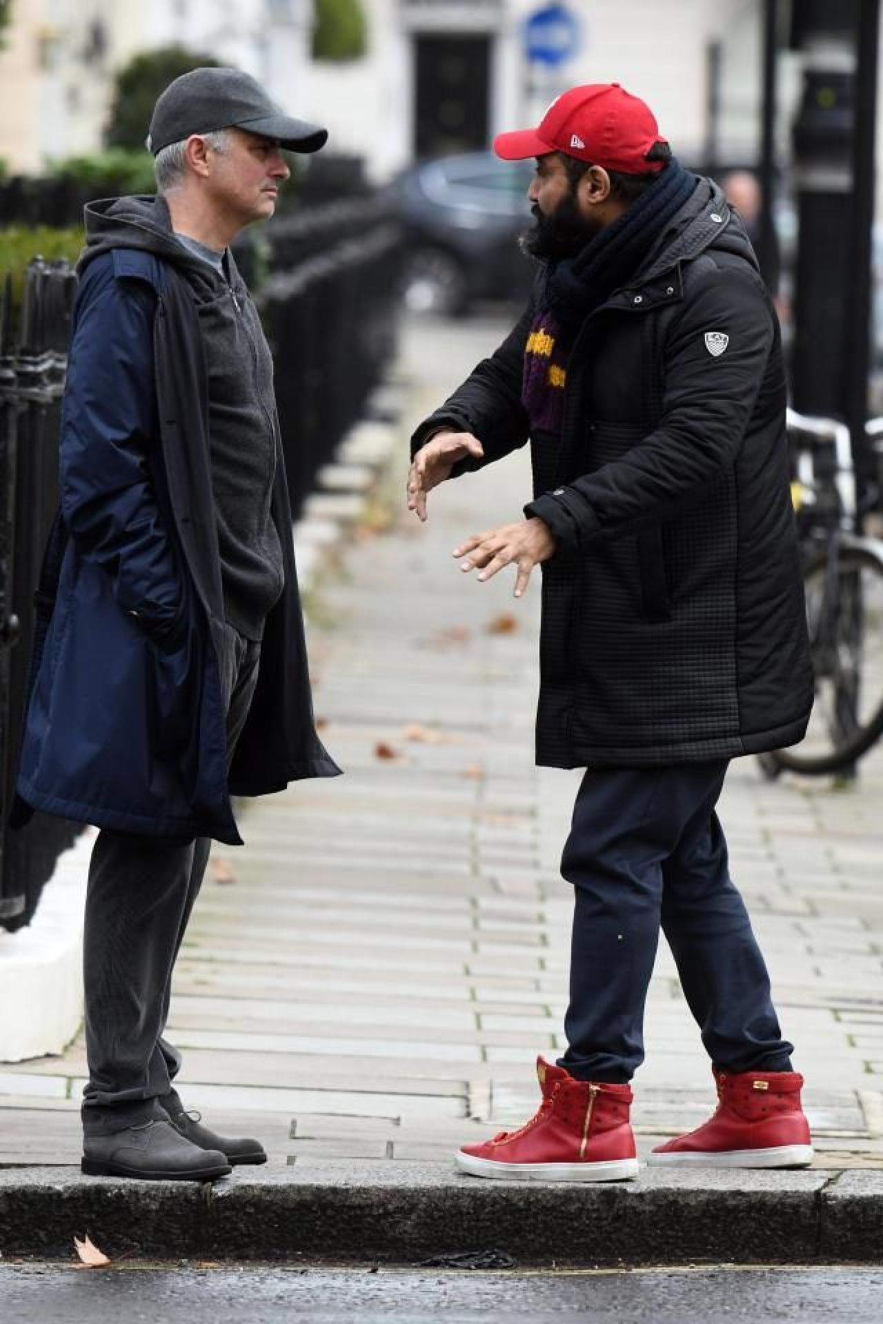 Ce a ajuns Mourinho! Un fan Manchester United l-a vazut prin Londra si s-a dus direct catre el. Ce i-a spus_2
