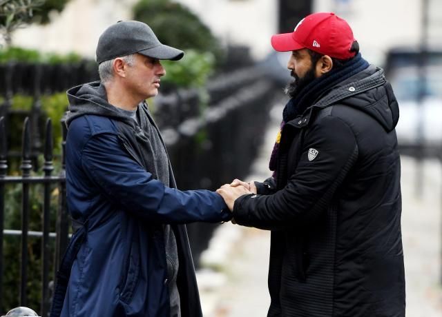 Ce a ajuns Mourinho! Un fan Manchester United l-a vazut prin Londra si s-a dus direct catre el. Ce i-a spus_1