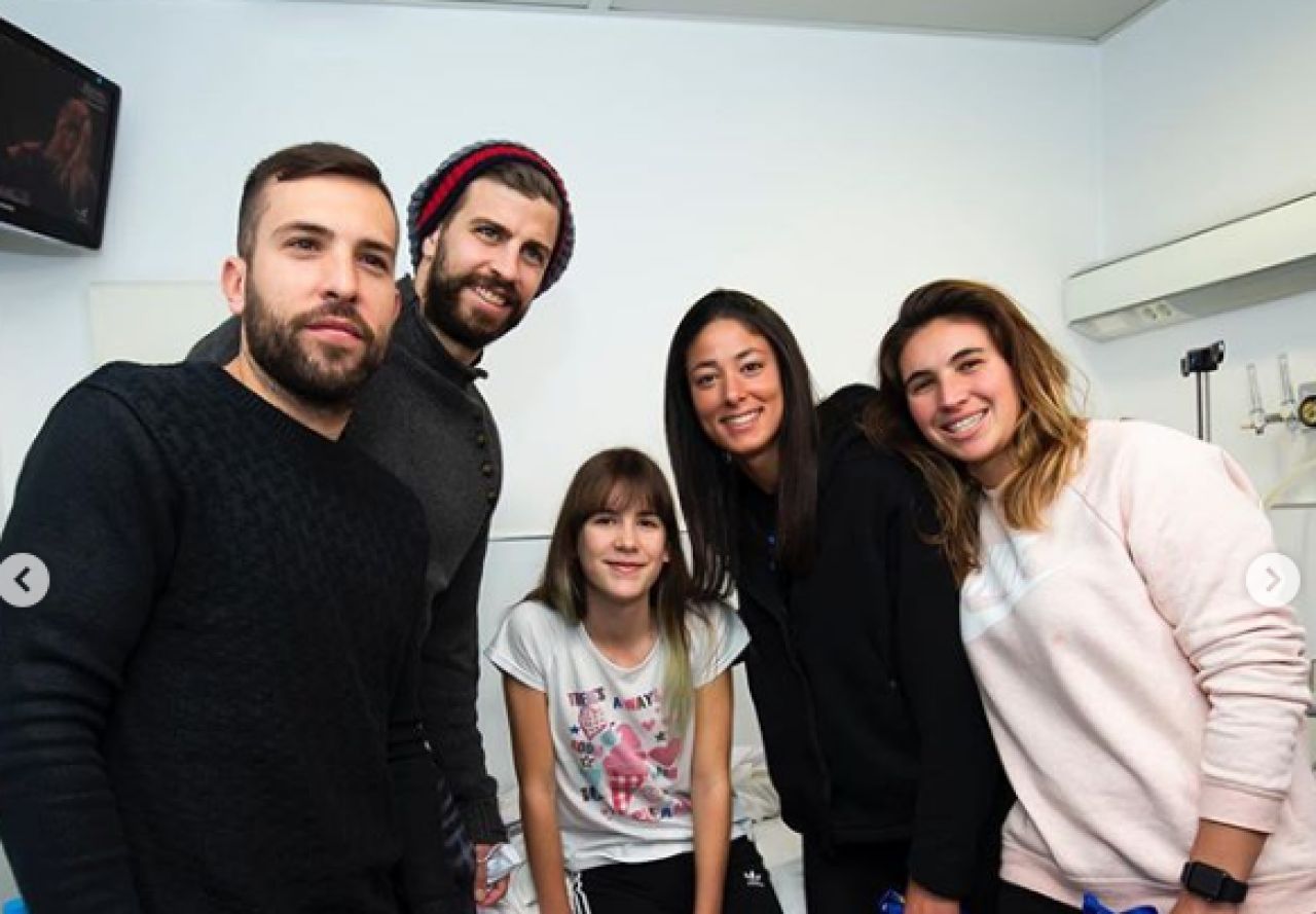 Povestea emotionanta din spatele acestei fotografii! Cine e pustiul care plange in bratele lui Leo Messi_1
