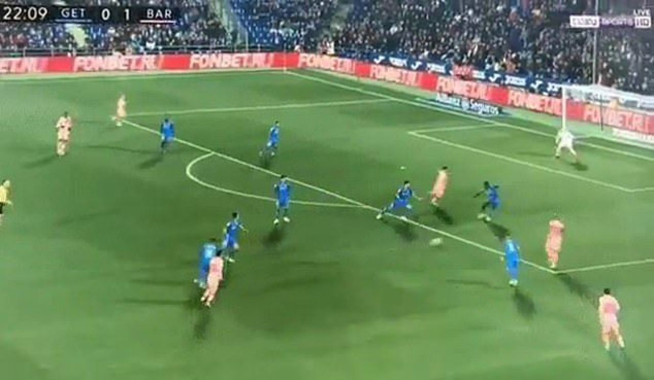 Messi a dat deja PASA ANULUI 2019! Faza SENZATIONALA cu care a eliminat jumatate din echipa adversa! VIDEO_2