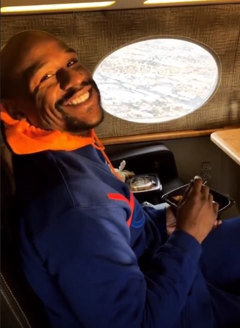 O zi din viata lui Floyd 'Money' Mayweather! Conac in Las Vegas, Rolls Royce si avion privat! Intalnire surpriza la un meci de NBA!_3
