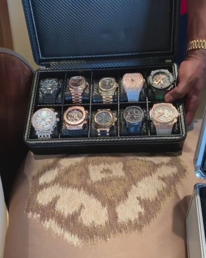 Mayweather socheaza din nou! Ce se afla in cele trei valize pe care le-a adus. Galerie FOTO_3