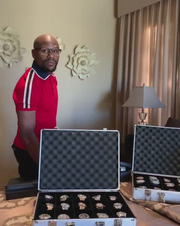 Mayweather socheaza din nou! Ce se afla in cele trei valize pe care le-a adus. Galerie FOTO_5