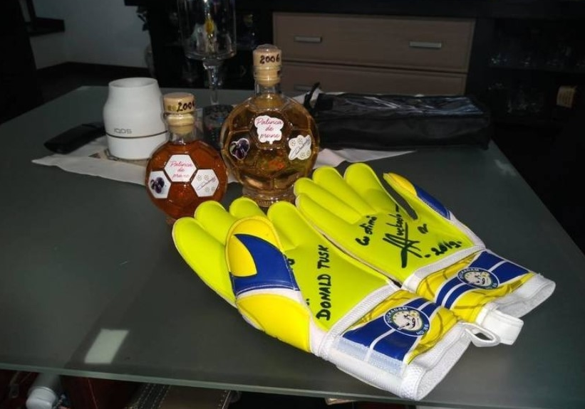 Cadoul senzational pe care Duckadam i l-a trimis lui Donald Tusk, presedintele Consiliului Europei, dupa discursul de la Bucuresti: FOTO